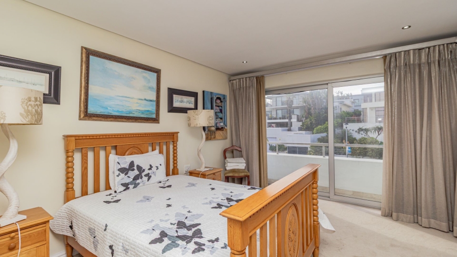 6 Bedroom Property for Sale in Bloubergstrand Western Cape